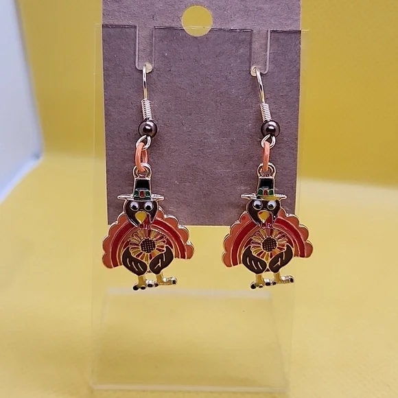 Turkey wearing pilgrim hat holding a sunflower - Picture 1 of 1